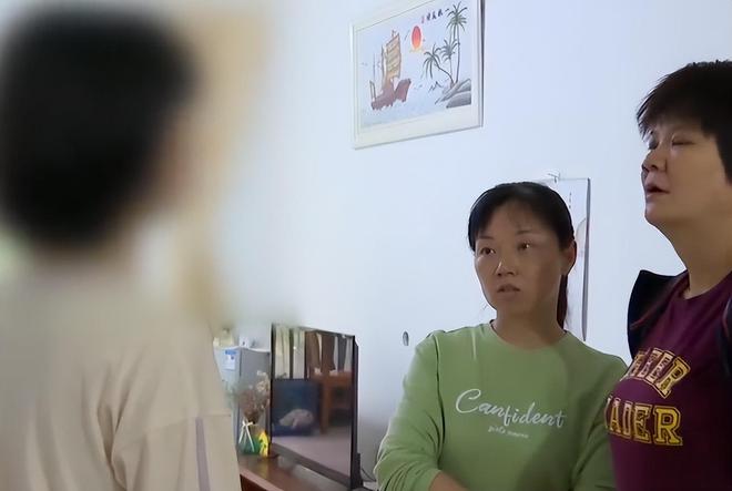 身母亲赶出家门背后真相令人泪目m6米乐注册湖南14岁女儿将单(图3)